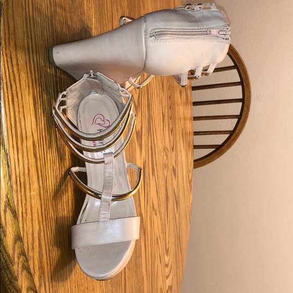 Heals - Picture 2 of 4